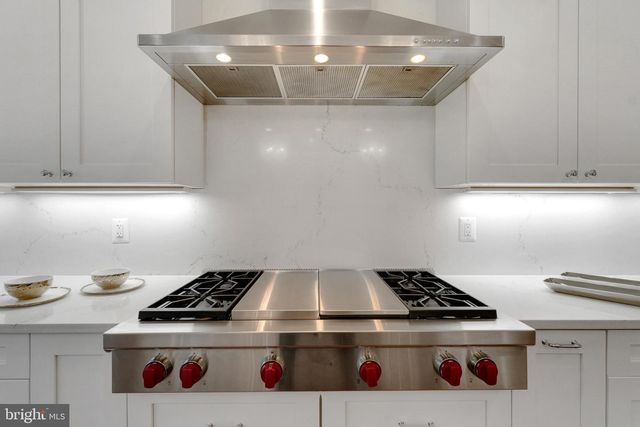 305 OLD COURTHOUSE RD NE, Vienna, VA 22180