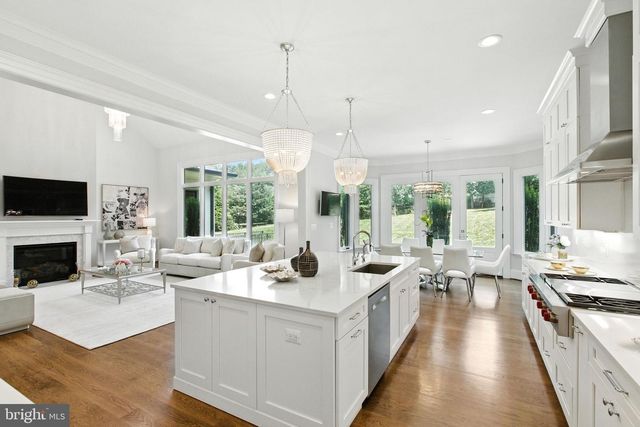 305 OLD COURTHOUSE RD NE, Vienna, VA 22180