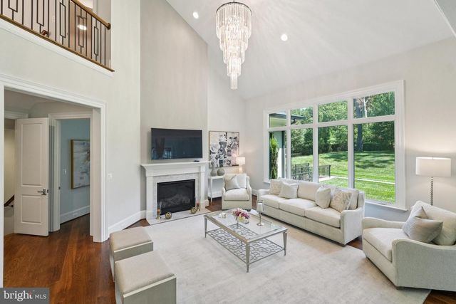 305 OLD COURTHOUSE RD NE, Vienna, VA 22180