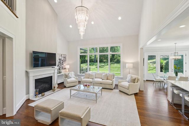 305 OLD COURTHOUSE RD NE, Vienna, VA 22180