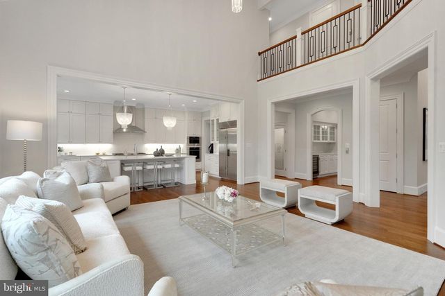 305 OLD COURTHOUSE RD NE, Vienna, VA 22180