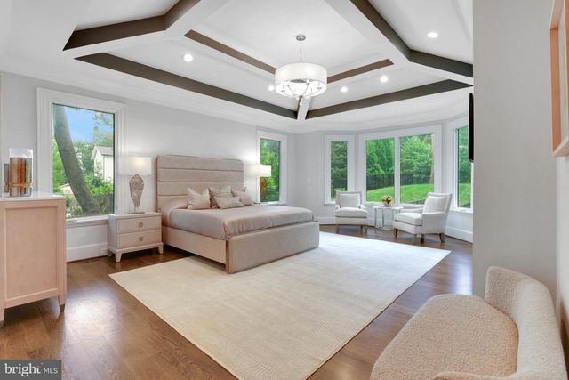 305 OLD COURTHOUSE RD NE, Vienna, VA 22180