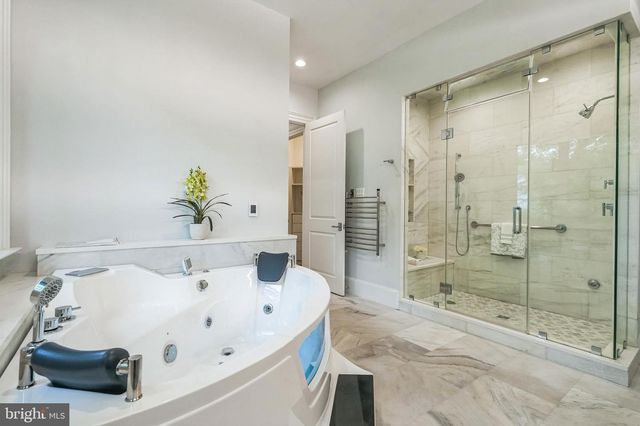 305 OLD COURTHOUSE RD NE, Vienna, VA 22180