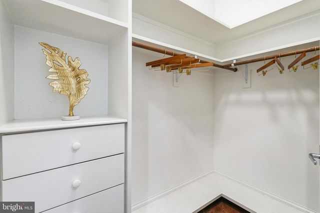 305 OLD COURTHOUSE RD NE, Vienna, VA 22180