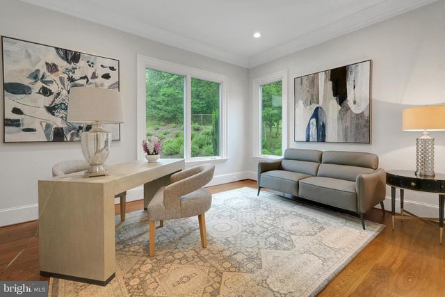 305 OLD COURTHOUSE RD NE, Vienna, VA 22180