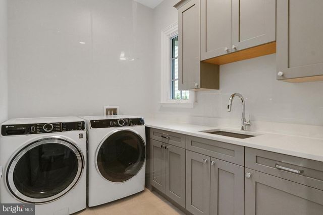 305 OLD COURTHOUSE RD NE, Vienna, VA 22180