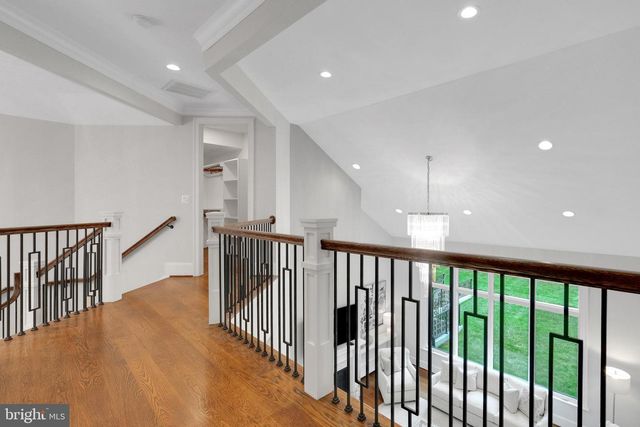 305 OLD COURTHOUSE RD NE, Vienna, VA 22180