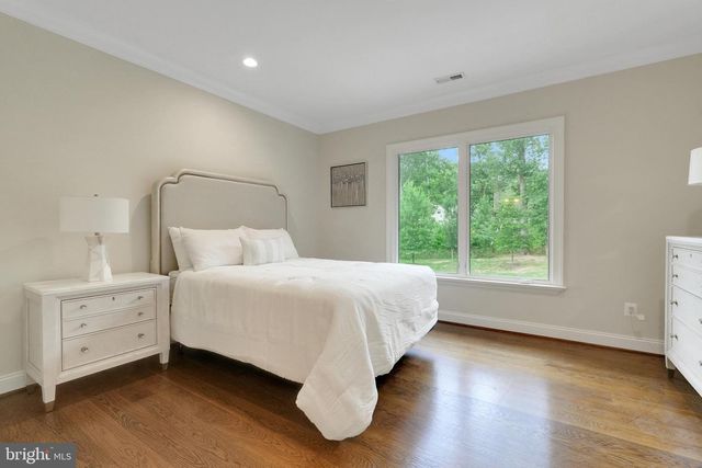 305 OLD COURTHOUSE RD NE, Vienna, VA 22180