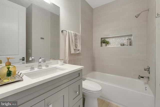 305 OLD COURTHOUSE RD NE, Vienna, VA 22180