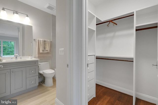 305 OLD COURTHOUSE RD NE, Vienna, VA 22180