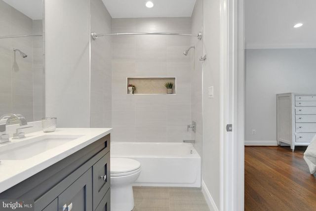 305 OLD COURTHOUSE RD NE, Vienna, VA 22180