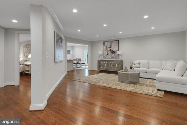 305 OLD COURTHOUSE RD NE, Vienna, VA 22180