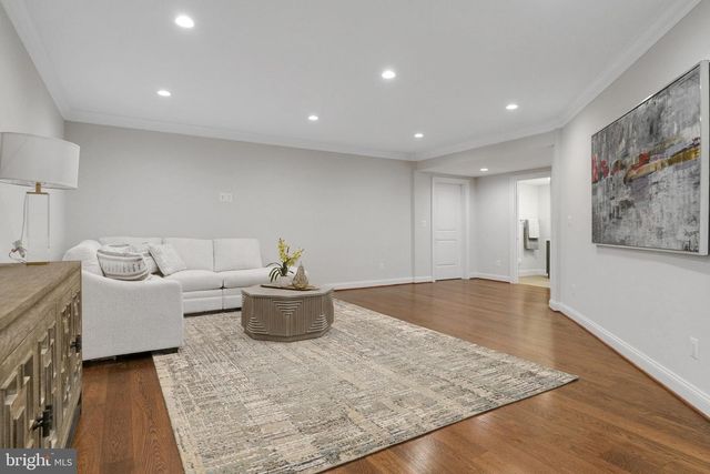 305 OLD COURTHOUSE RD NE, Vienna, VA 22180