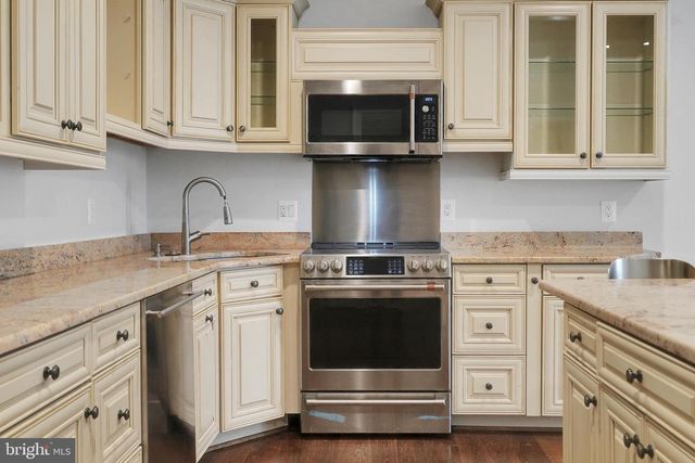 305 OLD COURTHOUSE RD NE, Vienna, VA 22180