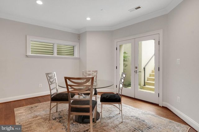 305 OLD COURTHOUSE RD NE, Vienna, VA 22180