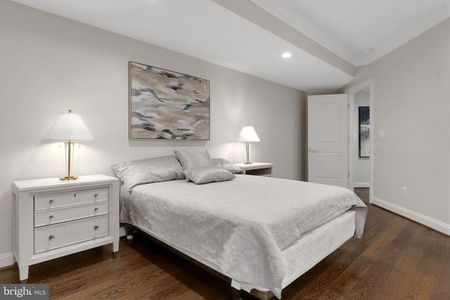 305 OLD COURTHOUSE RD NE, Vienna, VA 22180