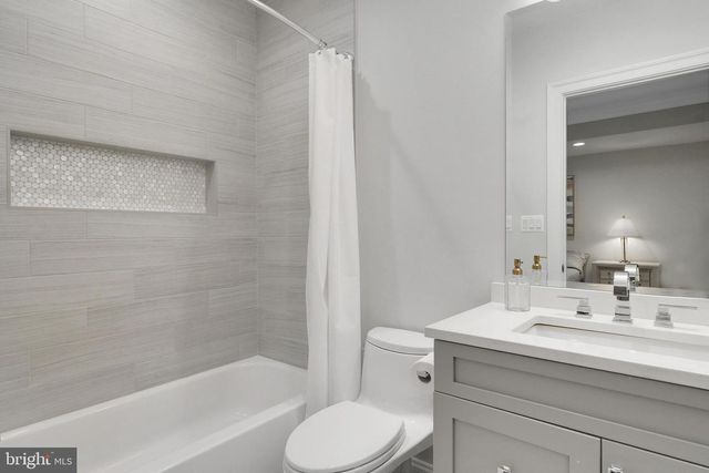 305 OLD COURTHOUSE RD NE, Vienna, VA 22180