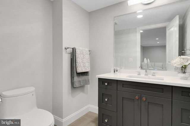 305 OLD COURTHOUSE RD NE, Vienna, VA 22180