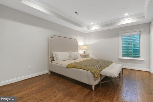 305 OLD COURTHOUSE RD NE, Vienna, VA 22180