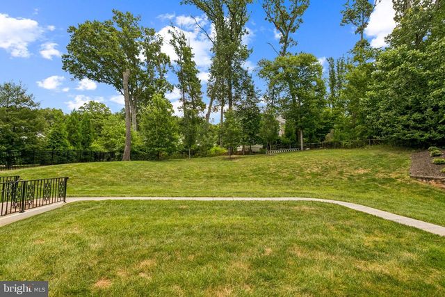 305 OLD COURTHOUSE RD NE, Vienna, VA 22180