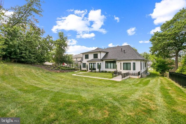 305 OLD COURTHOUSE RD NE, Vienna, VA 22180