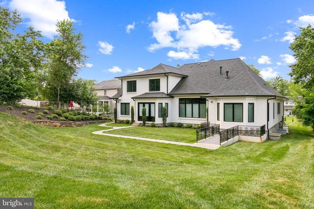 305 OLD COURTHOUSE RD NE, Vienna, VA 22180