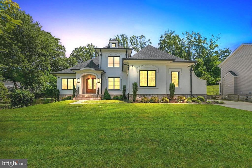 305 OLD COURTHOUSE RD NE, Vienna, VA 22180