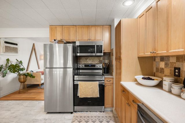 6020 N Douglas Dr, Spokane, WA 99205