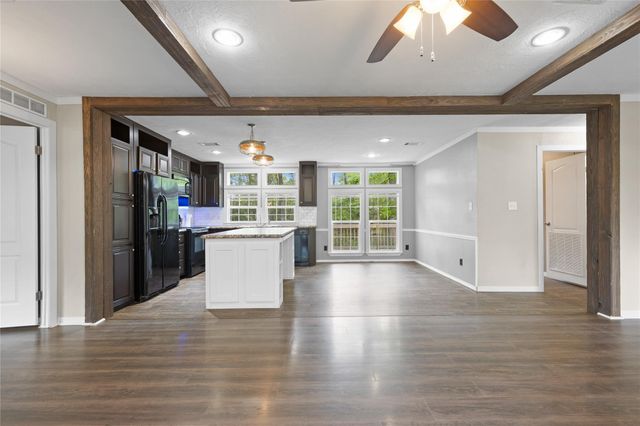 141 Leaning Oak Drive, Point Blank, TX 77364