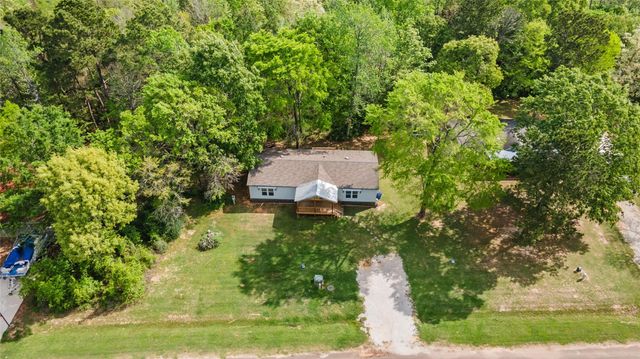 141 Leaning Oak Drive, Point Blank, TX 77364