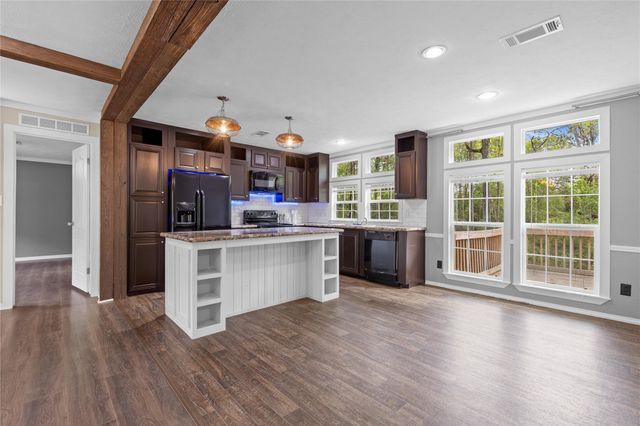 141 Leaning Oak Drive, Point Blank, TX 77364