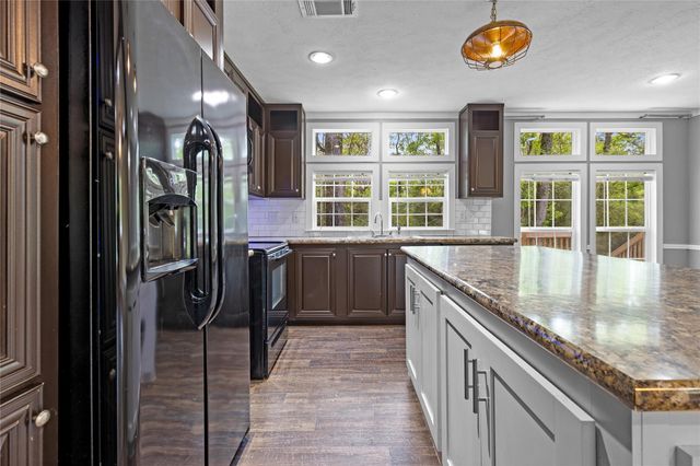 141 Leaning Oak Drive, Point Blank, TX 77364