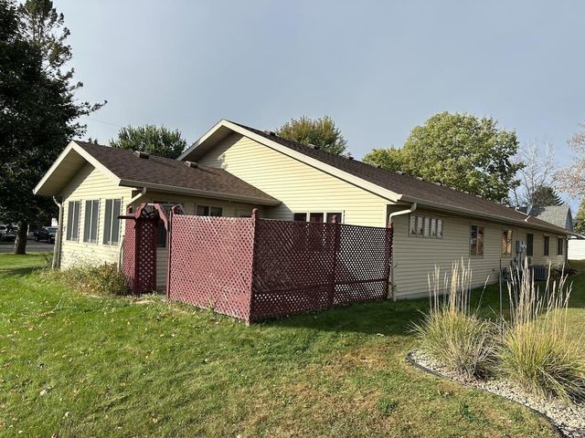 421 South Street, Paynesville, MN 56362