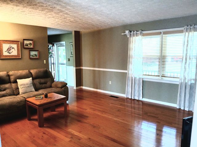 653 Ponder Ln, Smithville, TN 37166