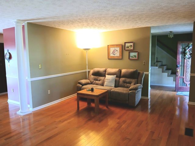 653 Ponder Ln, Smithville, TN 37166