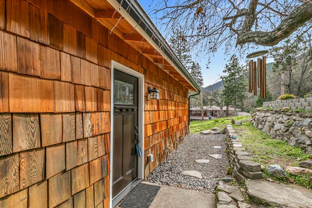 220 Nutley Street, Ashland, OR 97520