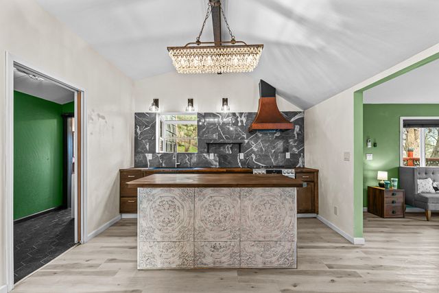 220 Nutley Street, Ashland, OR 97520