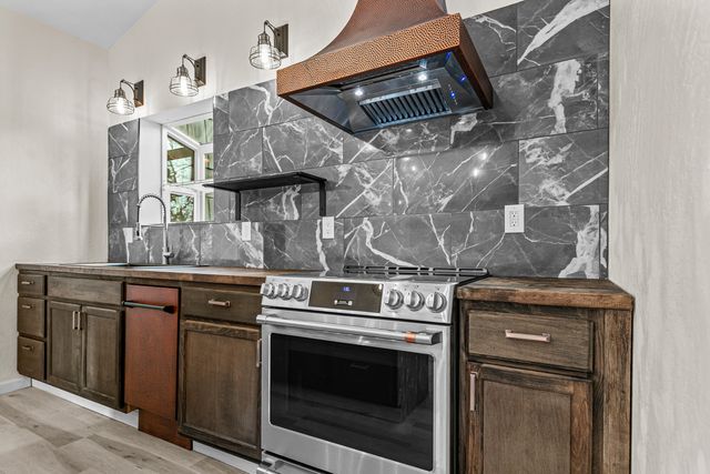 220 Nutley Street, Ashland, OR 97520