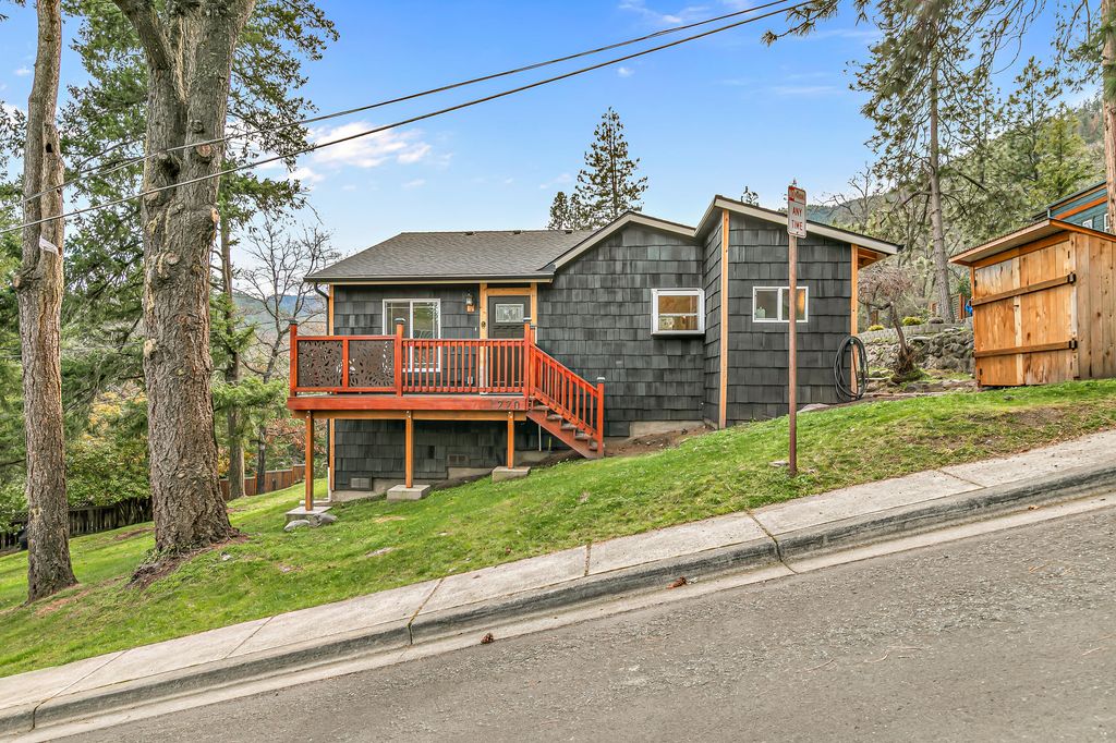 220 Nutley Street, Ashland, OR 97520