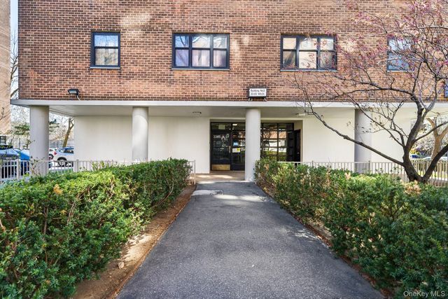 33-65 14th Street 8C, Astoria, NY 11106