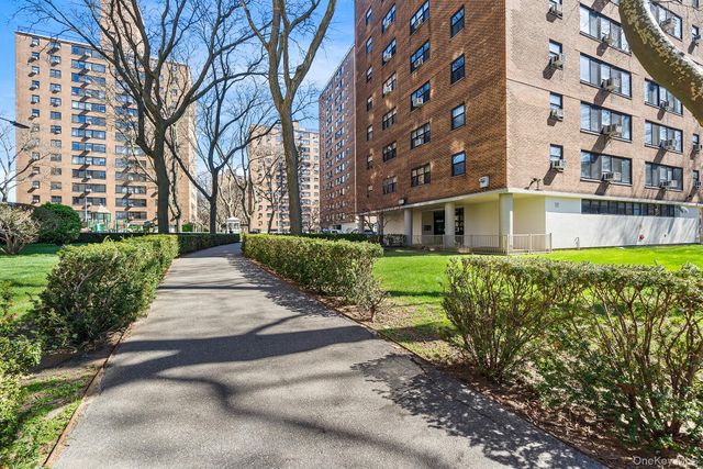 33-65 14th Street 8C, Astoria, NY 11106