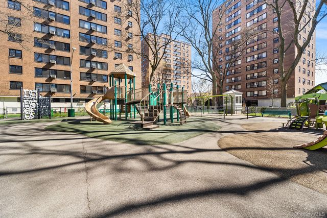 33-65 14th Street 8C, Astoria, NY 11106