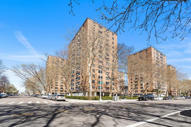 33-65 14th Street 8C, Astoria, NY 11106