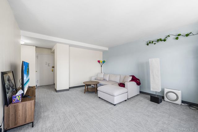 33-65 14th Street 8C, Astoria, NY 11106