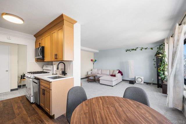 33-65 14th Street 8C, Astoria, NY 11106