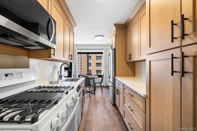 33-65 14th Street 8C, Astoria, NY 11106