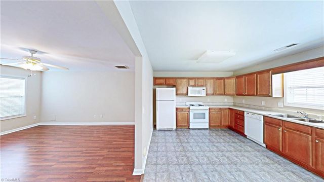 4121 BENTLEY Drive, Randleman, NC 27317