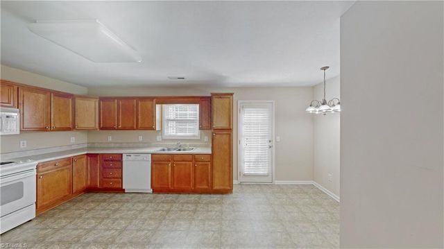 4121 BENTLEY Drive, Randleman, NC 27317