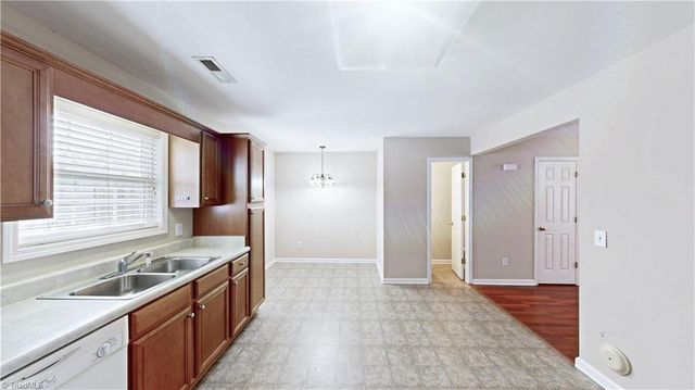 4121 BENTLEY Drive, Randleman, NC 27317