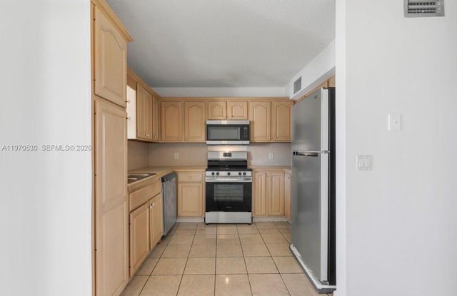 5894 Longbow Ln 6, West Palm Beach, FL 33415